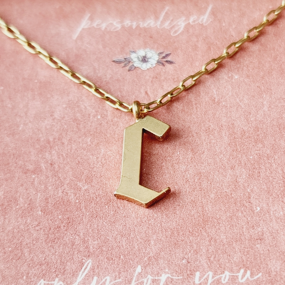 NWB Initail Necklace - Letter C